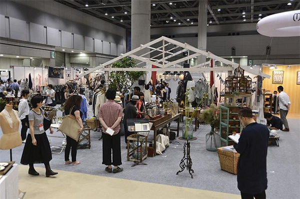 科技重塑时尚，最新服装调研揭示未来穿戴体验新趋势